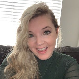 Meet your Posher, Holly